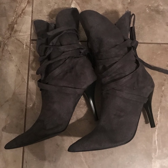 Gray boots size 8 - Picture 3 of 3